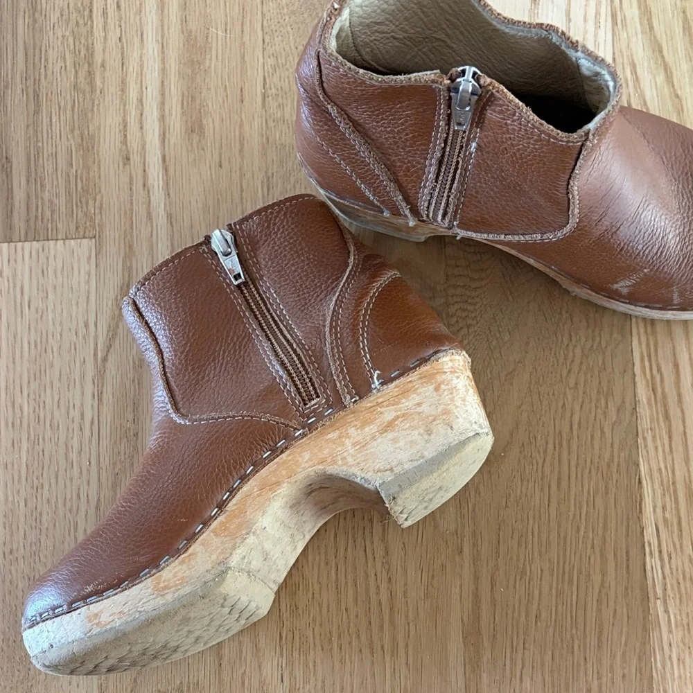 Girls Mabo Brown Leather Ankle Clogs - Zippered Comfort